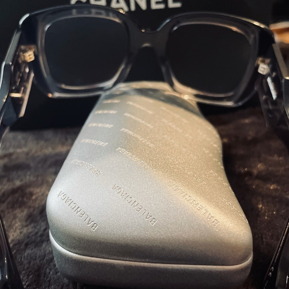 Brand New Oversized Balenciaga Sunglasses - Picture 8 of 10